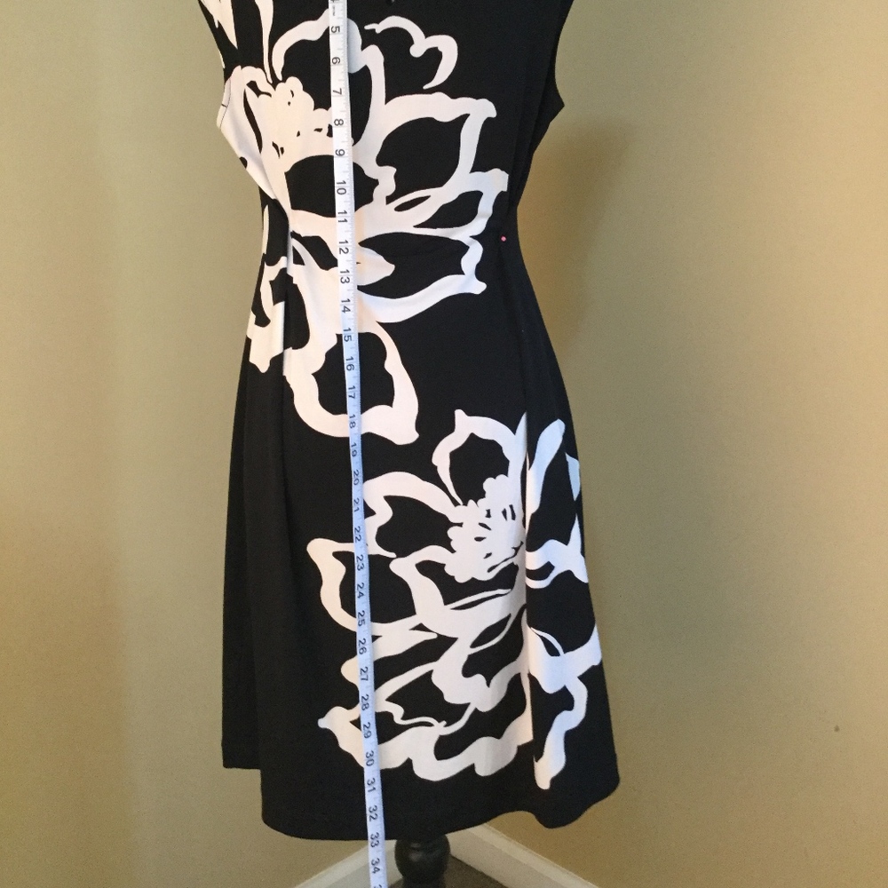 Dress - Picture 4 of 6
